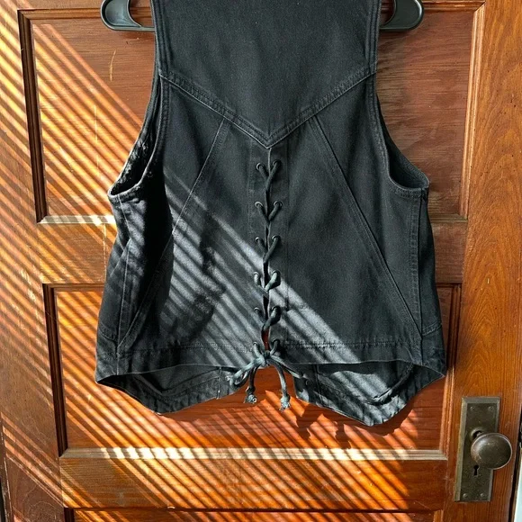 Black Button-Up Vest - Picture 3 of 3